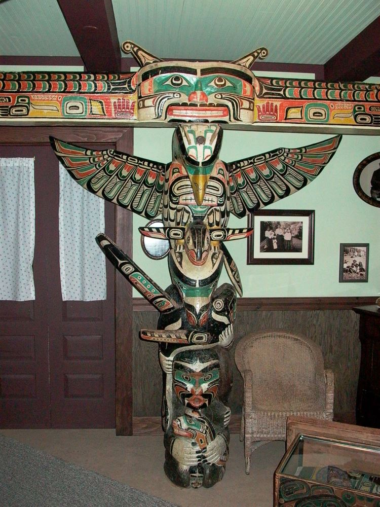 Charlie James, Kwakiutl Artist. Totem Pole